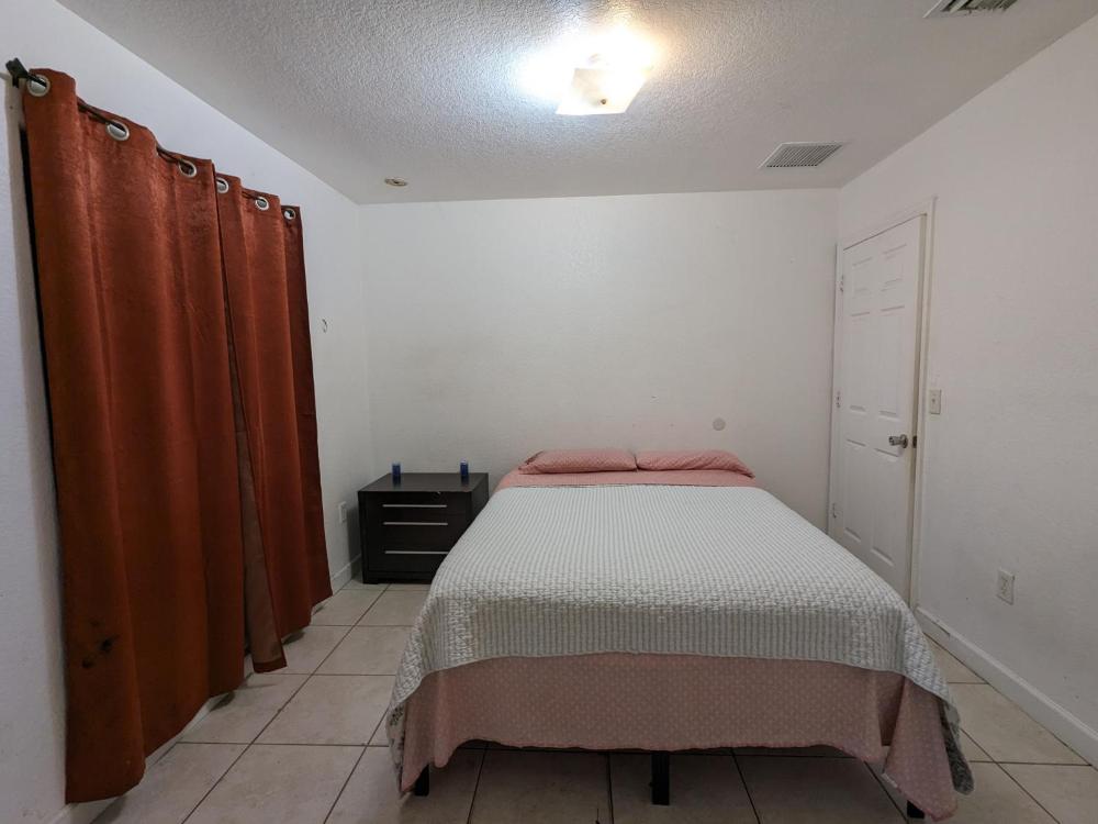 Queen Room interior